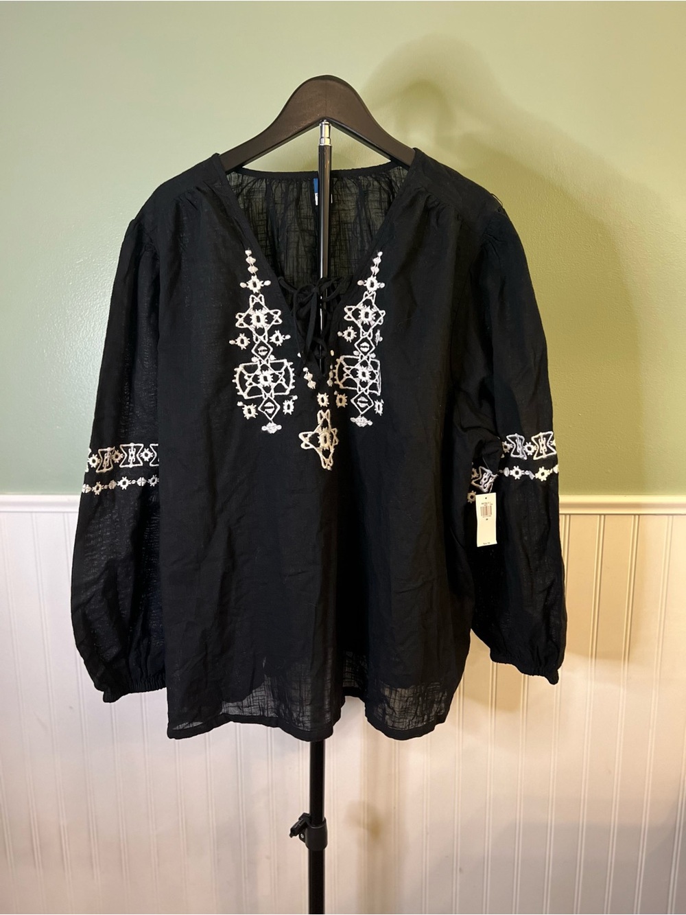 NEW- Old Navy Black Cotton Peasant Blouse with White Embroidery. Size 2X